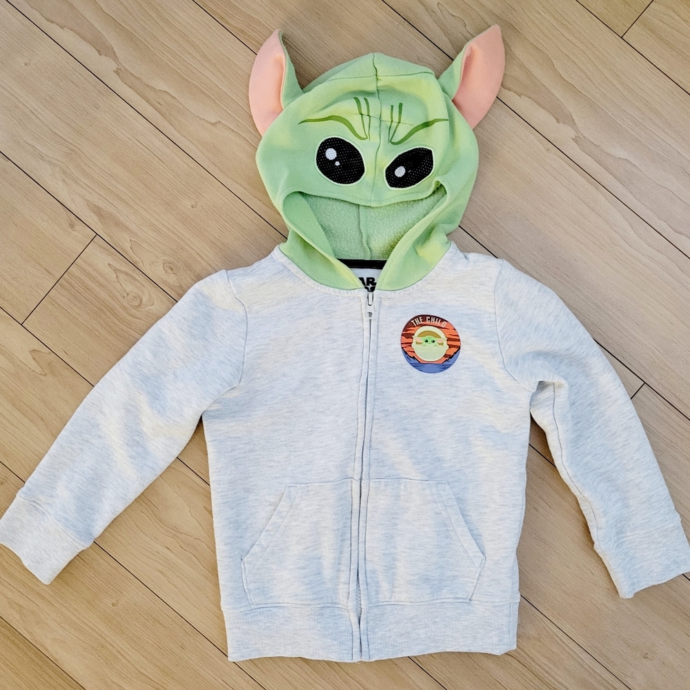 Star Wars The child Grogu Mandalorian Yoda Boys Size 5 Zip Up Hoodie